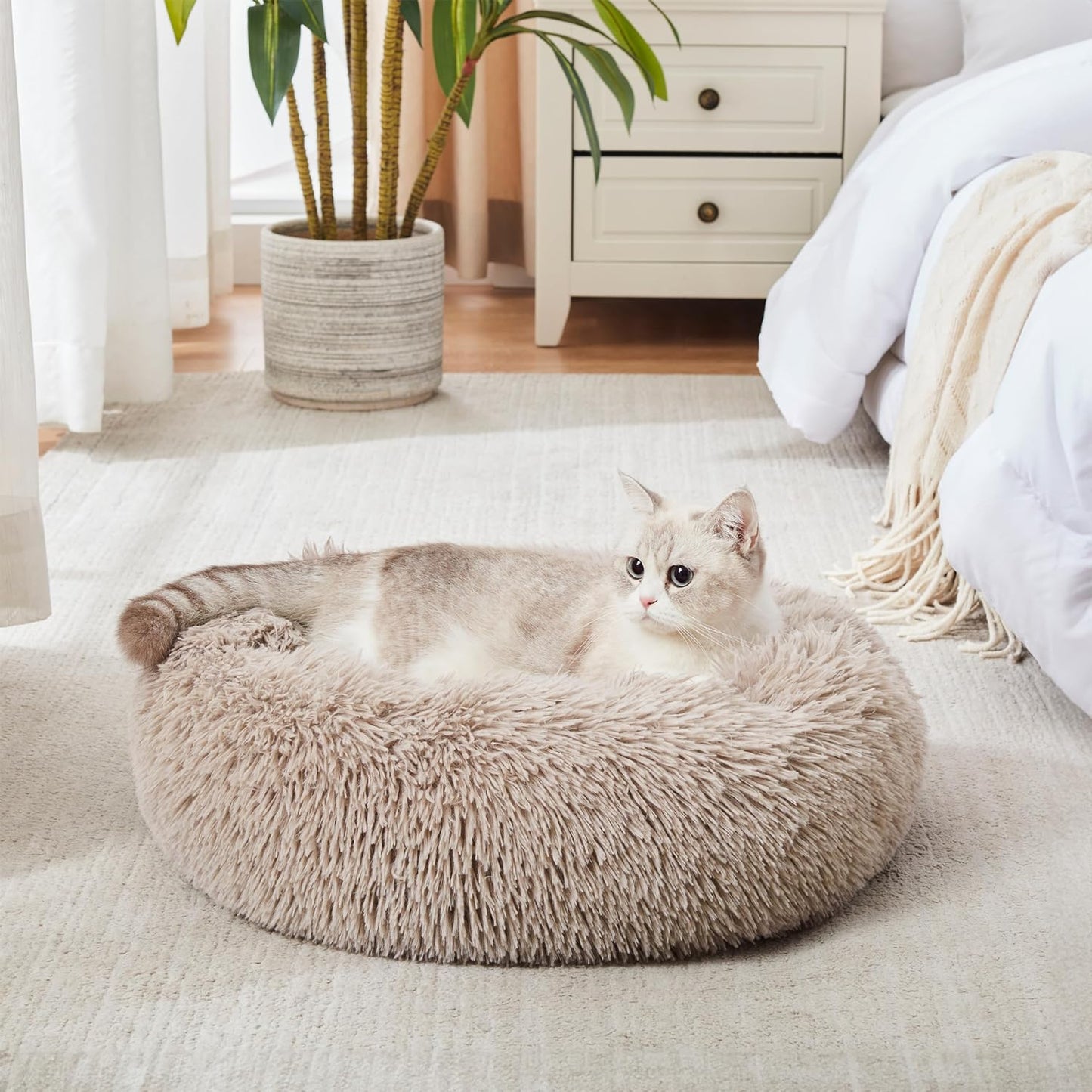 Luxury Calming Donut Pet Bed | Anti-Anxiety Faux Fur Plush Cushion for Dogs & Cats