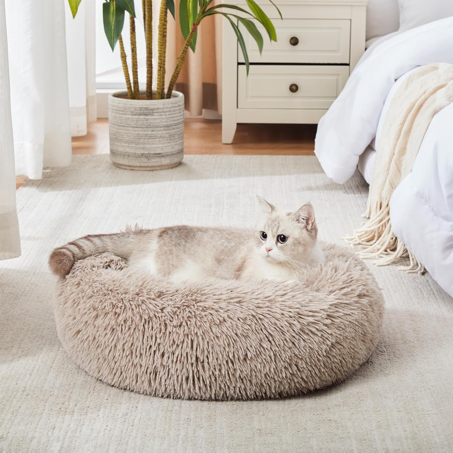 Luxury Calming Donut Pet Bed | Anti-Anxiety Faux Fur Plush Cushion for Dogs & Cats